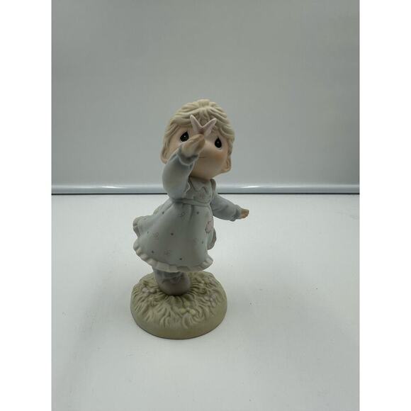 Precious Moments 1992 HAPPINESS IS AT OUR FINGERTIPS 529931 Figurine - Picture 2 of 6